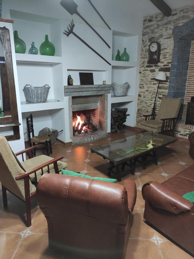 Casa Rural La Carriona Segura de León Kültér fotó