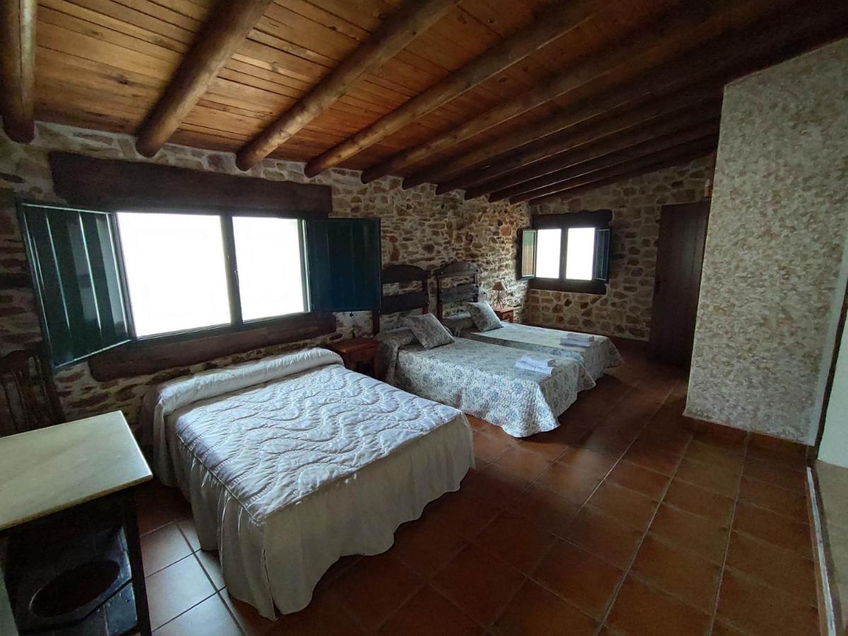 Casa Rural La Carriona Segura de León Kültér fotó
